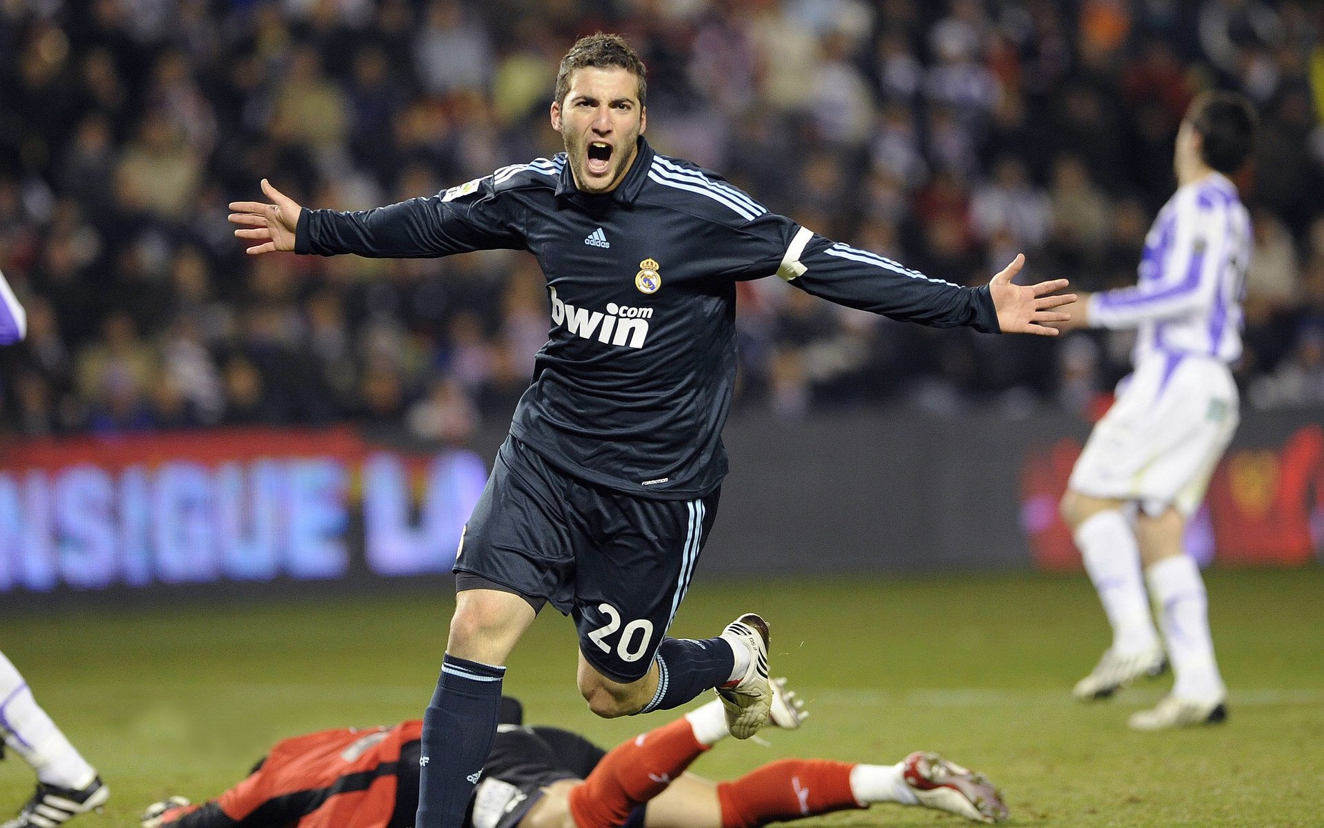 梅州客家保级前景一片光明!半场连追2球,力保积分领先海牛,梅州客家队最新消息